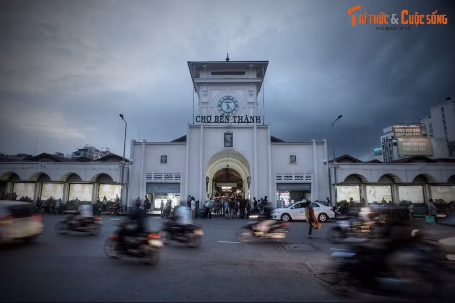 Sau khi vấn đề đầm Boresse được giải quyết, khu chợ mới được khởi công xây dựng ở khoảng đất phía Bắc của đầm từ năm 1912, đến cuối tháng 3/1914 thì hoàn tất. Khu chợ này nhanh chóng trở thành biểu tượng mới của thành phố, còn khu đầm Bồ-rệt xưa kia chính thức đi vào dĩ vãng...