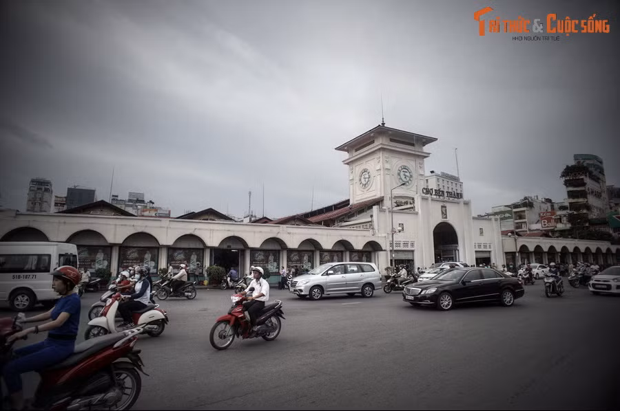 M. A. Petition, một khách du lịch Pháp đã ghi chép rất sinh động về khu đầm lầy này: “Vào khoảng năm 1890, trong khu Boresse vẫn còn nhiều đường đất đắp cao, cắt nhau khá đều đặn, chạy ngang dọc, chia khu đầm lầy ra thành từng xóm nhỏ...”.