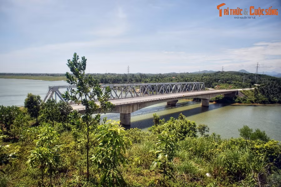 Tên của sông Long Đại gắn liền với bến phà Long Đại, một di tích lịch sử nằm ở vị trí cầu Long Đại ngày nay, thuộc địa phận thôn Long Đại, xã Hiền Ninh, huyện Quảng Ninh.