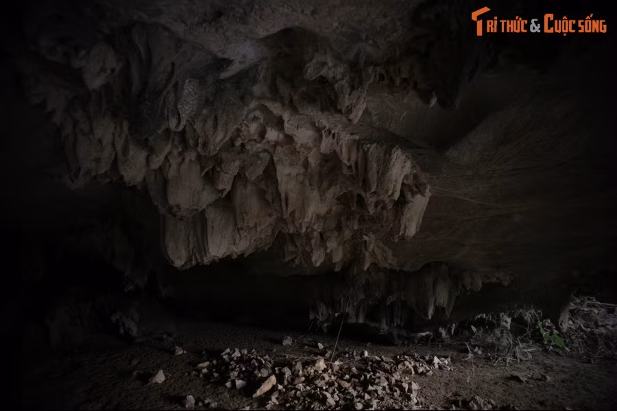 Cho đến những năm gần đây, không nhiều người đi qua hang Ngườm Bang, phần vì hang khá dài, gập ghềnh và rất tối tăm, phần vì nỗi ám ảnh từ truyền thuyết "tua ngưởc".