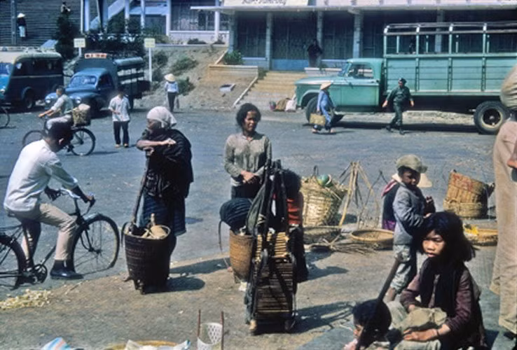 Phía trước chợ Đà Lạt.