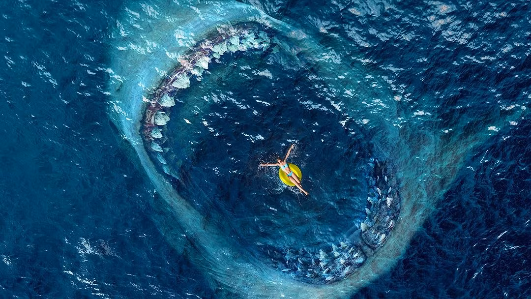 Phim "The Meg" kể về việc Megalodon đang săn lùng con người để ăn thịt, tuy nhiên loài cá mập này trên thực tế đã tuyệt chủng từ khoảng 3,6 triệu năm trước. Những kết quả nghiên cứu trước đây cho thấy loài vật này có thể dài tới 20m.
