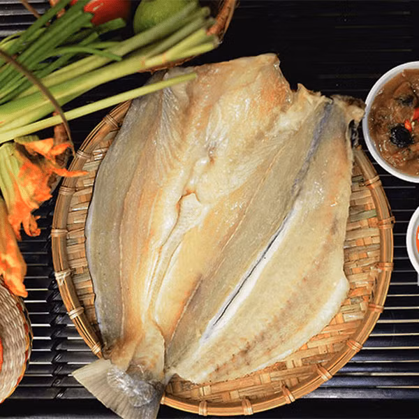  Cá dứa phơi nắng chế biến nhiều món ăn thơm ngon.