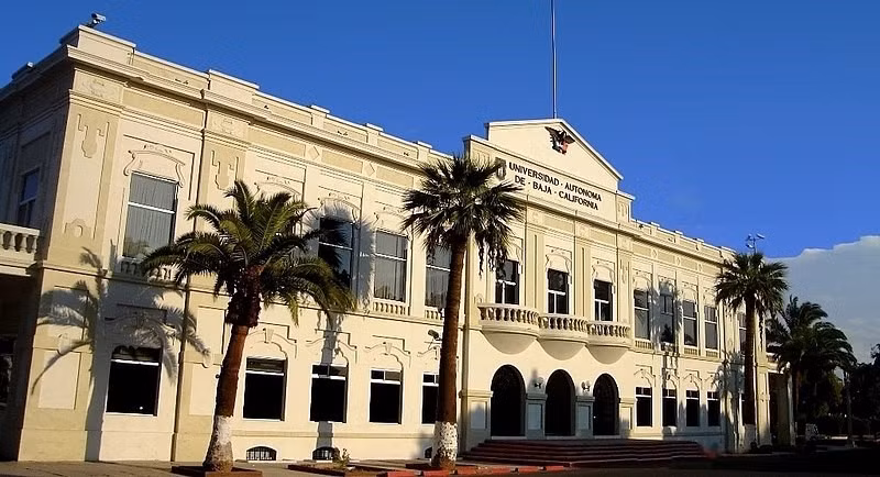 Khu vực này nằm ở phía bắc tiểu bang Baja California của Mexico, nổi tiếng với cái nóng và thậm chí còn được mệnh danh là 'Thành phố thu hút Mặt trời'. Nơi đây có khí hậu khắc nghiệt nhất ở Mexico, với nhiệt độ cao trung bình vào tháng 7 là 42,2ºC và nhiệt độ cao trung bình vào tháng 1 là 21,1ºC. Ảnh:Wikipedia