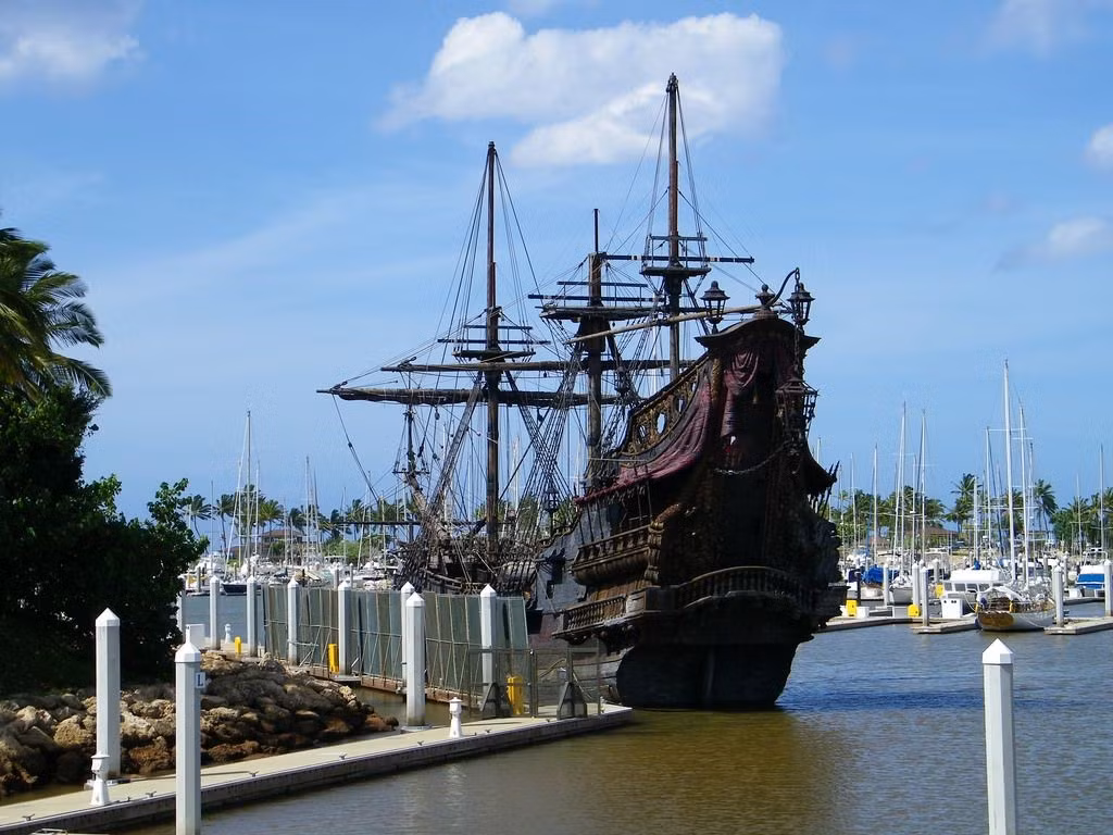 Năm 1996, người ta phát hiện ra xác tàu Queen Anne's Revenage, cách bờ biển Atlantic Beach, Bắc Carolina khoảng một dặm. Cho đến nay, 31 khẩu pháo đã được phát hiện và hơn 1/4 hiện vật đã được thu hồi. Ảnh:ThoughtCo