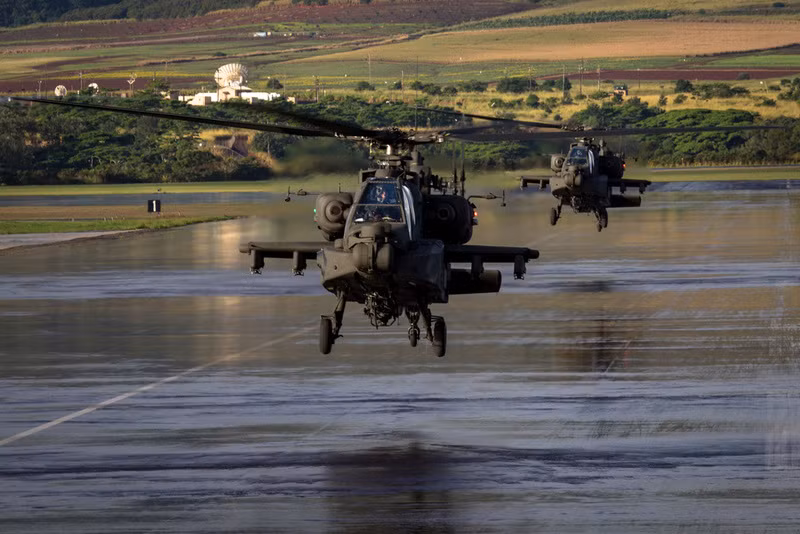 Đứng ở vị trí thứ hai là trực thăng tấn công Apache AH-64 do Mỹ sản xuất. Đây vốn được coi là loại trực thăng tấn công hiện đại nhất thế giới hiện nay nhưng Business Insider chỉ xếp nó ở vị trí thứ hai. Nguồn ảnh: BI.