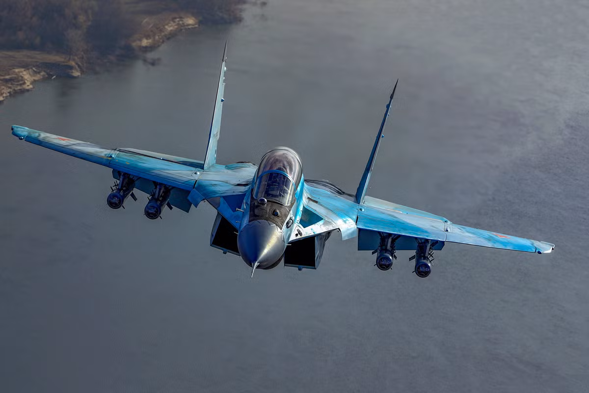 Kết hợp với kiểu dáng khí động học tuyệt vời của mình, MiG-35 có thể cất cánh chỉ với 400 mét đường băng - ngắn bậc nhất trong các loại chiến đấu cơ trên thế giới hiện tại. Nguồn ảnh: Bộ Quốc phòng Nga.