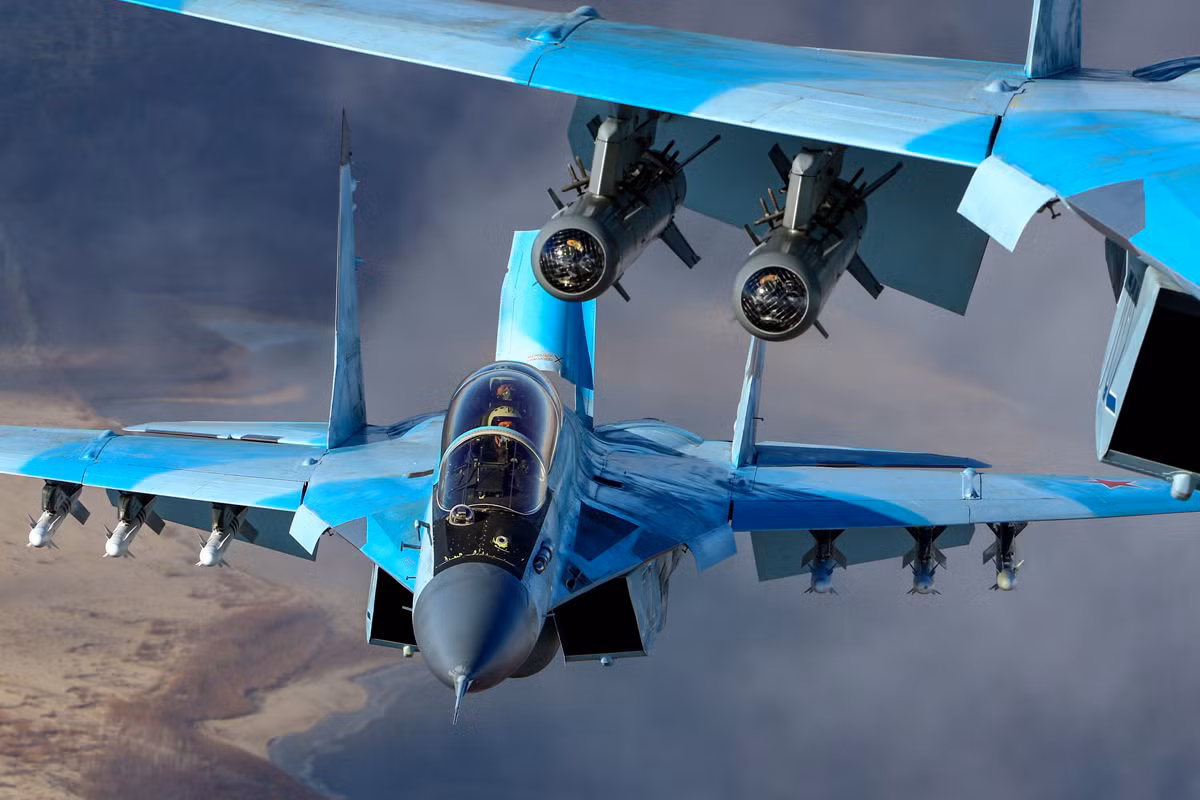 Một trong những điểm mạnh nhất của MiG-35 nằm ở sức mạnh động cơ và kiểu dáng khí động học của nó. Với hai động cơ Klimov RD-33MK turbo đốt sau, chiến đấu cơ MiG-35 có thể tạo ra công suất lên tới 105 kN khi cất cánh. Nguồn ảnh: Bộ Quốc phòng Nga.