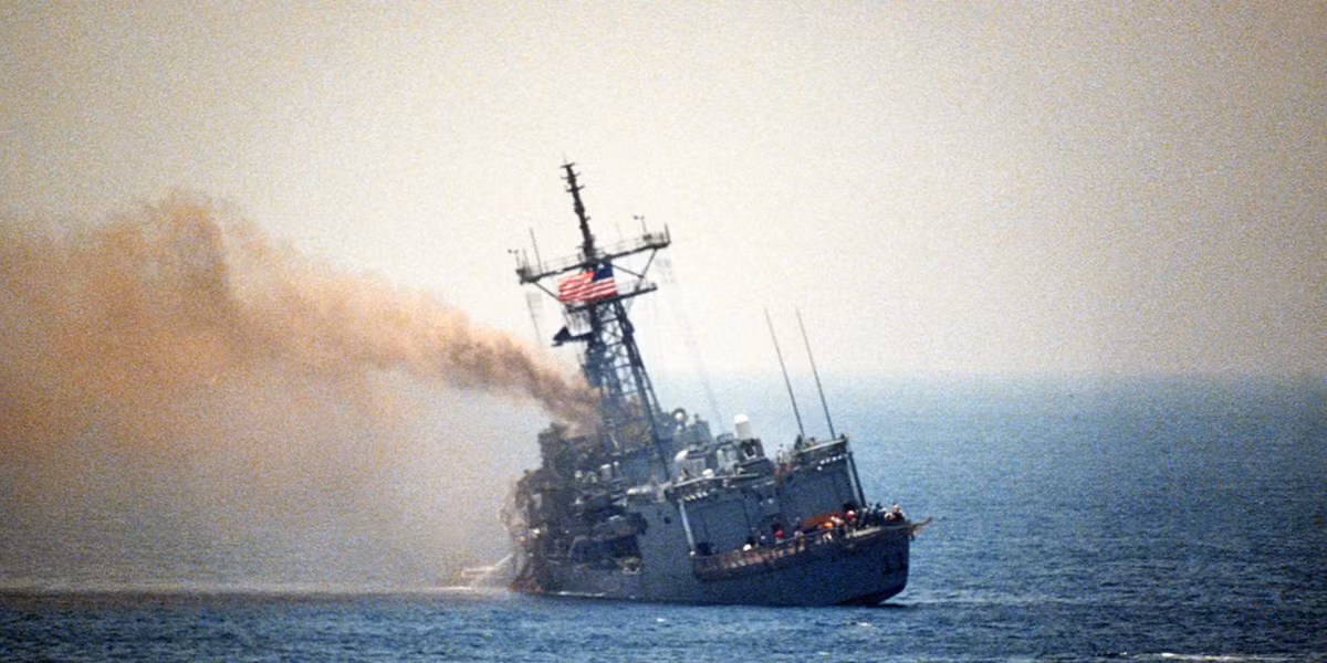Sự kiện trên diễn ra vào ngày 17/5/1987. Đây được ghi nhận là lần đầu tiên và cũng là lần duy nhất tính tới thời điểm này, không quân Iraq có thể tấn công một tàu chiến Mỹ và gây thiệt hại nặng. Nguồn ảnh: BI.