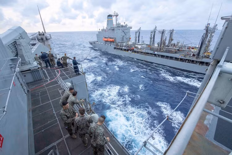 Cuộc tập trận Trident Juncture 2018 vừa rồi có sự tham gia của lực lượng hải quân một số quốc gia thành viên nhưng con số này quá khiêm tốn và chủ yếu là tàu hỗ trợ. Hiện tại, NATO vẫn chưa có một tập trận quy mô lớn nào như RIMPAC - "Vành đai Thái Bình Dương" ở châu Âu - đây chính là điều khối quân sự NATO cần cho tương lai. Nguồn ảnh: BI.