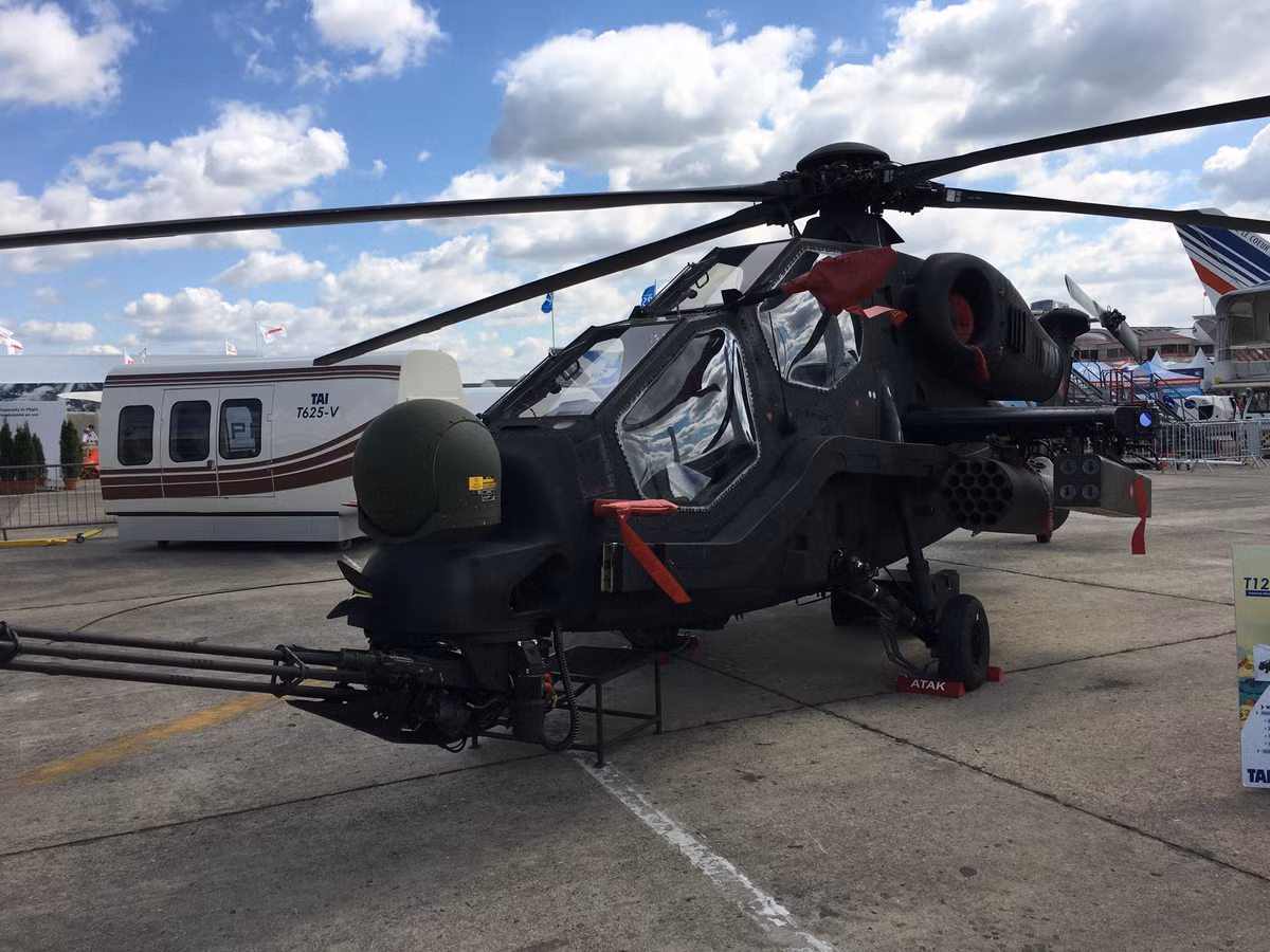 Theo đó, phía Bộ Quốc phòng Philippines cho rằng dòng trực thăng tấn công T129 ATAK do Thổ Nhĩ Kỳ sản xuất là loại trực thăng phù hợp nhất với các yêu cầu kỹ chiến thuật cũng như về mặt kinh tế của quốc gia này. Nguồn ảnh: Tube.