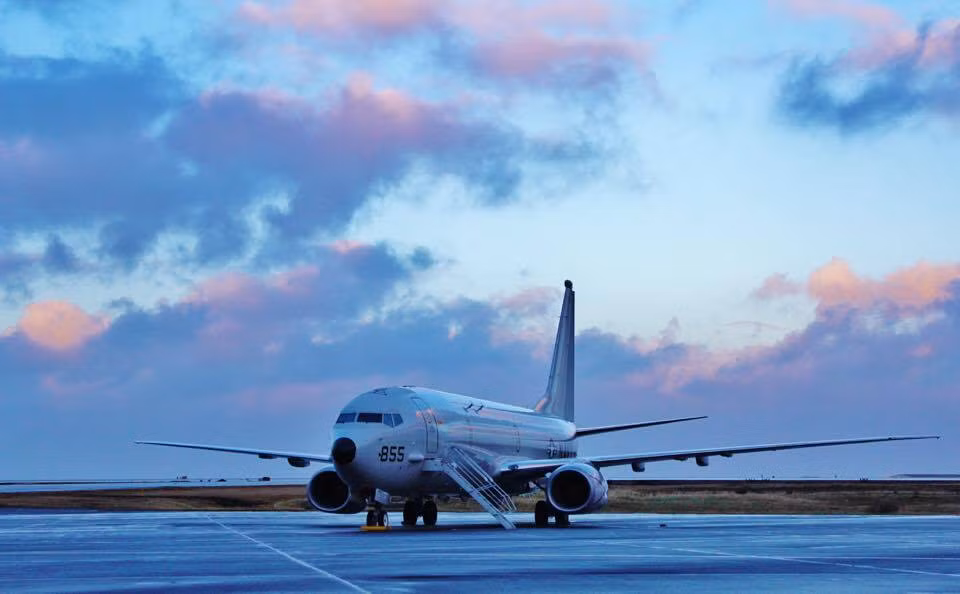 Không chỉ có khả năng do thám, trinh sát, P-8 Poseidon còn có khả năng săn ngầm khi nó có thể triển khai được các loại vũ khí chống ngầm từ trên không, hoặc ngư lôi. Nguồn ảnh: Pinterest.