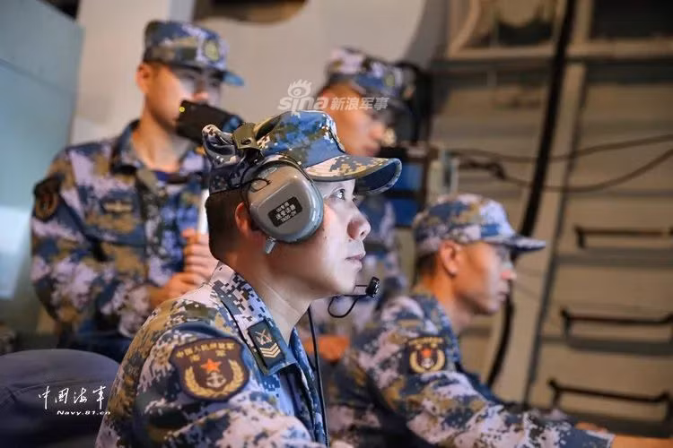 Hệ thống radar của Type 054A được cho là có khả năng theo dõi cùng lúc 40 mục tiêu bất kể vị trí trên biển hay trên không ở khoảng cách tối đa 120 km.