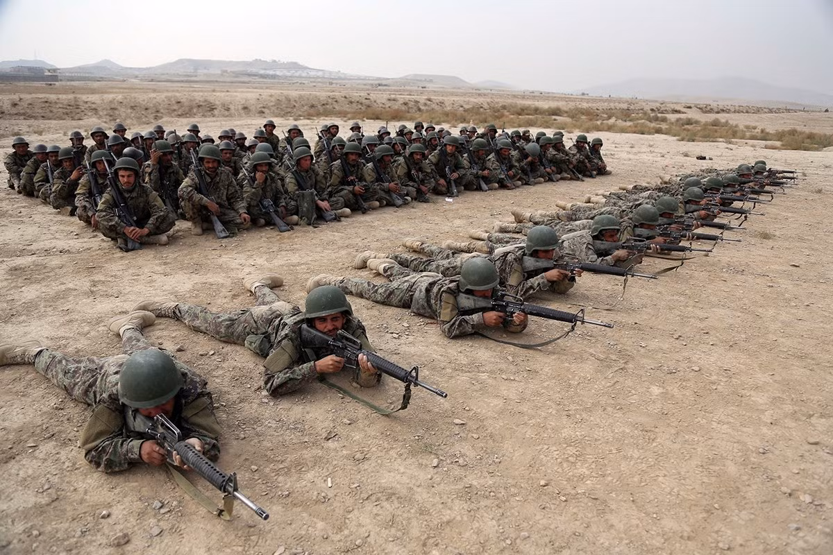 Tính tổng cộng kể từ năm 1978 tới nay, các cuộc xung đột kéo dài triền miên ở Afghanistan đã cướp đi sinh mạng của khoảng 2 triệu người, để lại di chứng khoảng hơn 4 triệu người bị thương tật vĩnh viễn và biến quốc gia này gần như thành bình địa. Nguồn ảnh: Times.