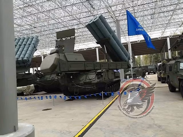 Buk-M3 Viking có khả năng tấn công mục tiêu là chiến đấu cơ ở khoảng cách 60 km, mục tiêu trực thăng ở khoảng cách nhỏ hơn 60 km, máy bay tàng hình ở khoảng cách 40 km, tên lửa đạn đạo ở khoảng cách 25 km, tên lửa hành trình ở khoảng cách 20 km, truy nguồn phát xạ radar ở khoảng cách nhỏ hơn 15 km. Nguồn ảnh: ES.