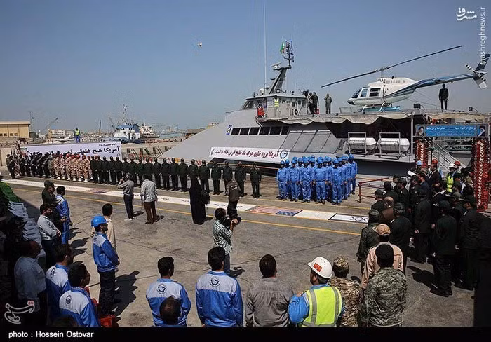 Tàu cũng có khả năng mang theo tới tối đa 100 lính kèm theo đó là sân đỗ trực thăng ở phía sau. Iran cho rằng loại tàu này có thể hoạt động được trong mọi điều kiện thời tiết. Nguồn ảnh: Ostovar.