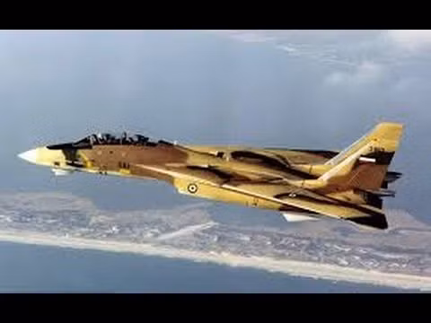 Lệnh từ mặt đất được truyền lên, yêu cầu phi công F-14 Iran tấn công chiếc chiến đấu cơ bay giữa đội hình địch và hy vọng rằng vụ nổ sẽ đủ sức mạnh để làm hư hỏng hoặc ít nhất làm phi công trên hai chiếc còn lại sợ khiếp vía mà phải quay về. Nguồn ảnh: Tube.