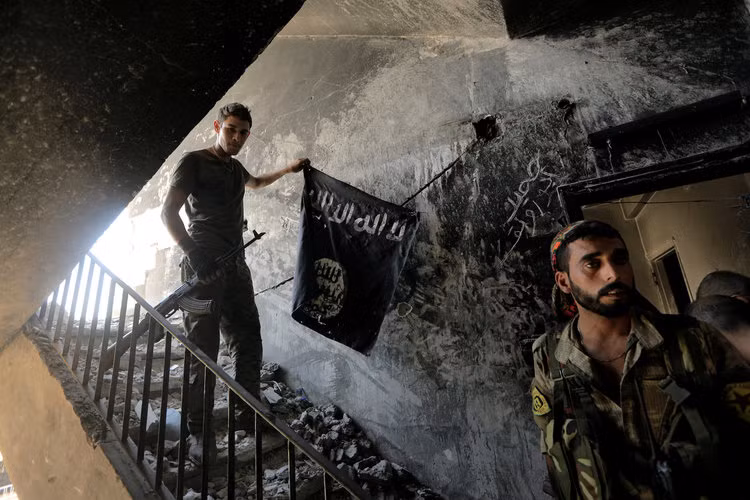 Tháng 10/2017, lực lượng Mỹ cùng liên minh người Kurd kiểm soát Raqqa, Syria - tới cuối năm 2017, cả Iraq và Syria đều tuyên bố đã chiến thắng trong cuộc chiến chống IS. Nguồn ảnh: BI.