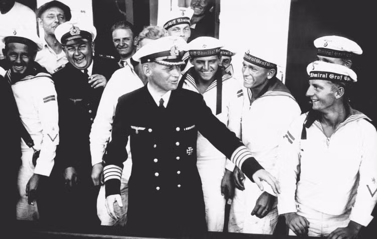 Phía Anh khi này còn chưa rõ thiệt hại mà họ gây ra cho tàu Graf Spee lớn đến đâu, Hải quân Anh thậm chí còn điều thêm một tuần dương hạm tới khu vực này để sẵn sàng gây chiến với Graf Spee khi tàu này ra khỏi cảng của Uruguay. Nguồn ảnh: BI.