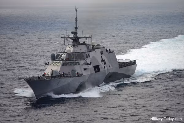 Được đóng theo lớp Freedom, tàu chiến đấu ven bờ USS St. Louis được đặt lườn từ ngày 17/5/2017. Tàu có độ giãn nước tối đa 3500 tấn và có chiều dài 115,3 mét, lườn rộng 17,5 mét và mớm nước 4 mét. Nguồn ảnh: Military.
