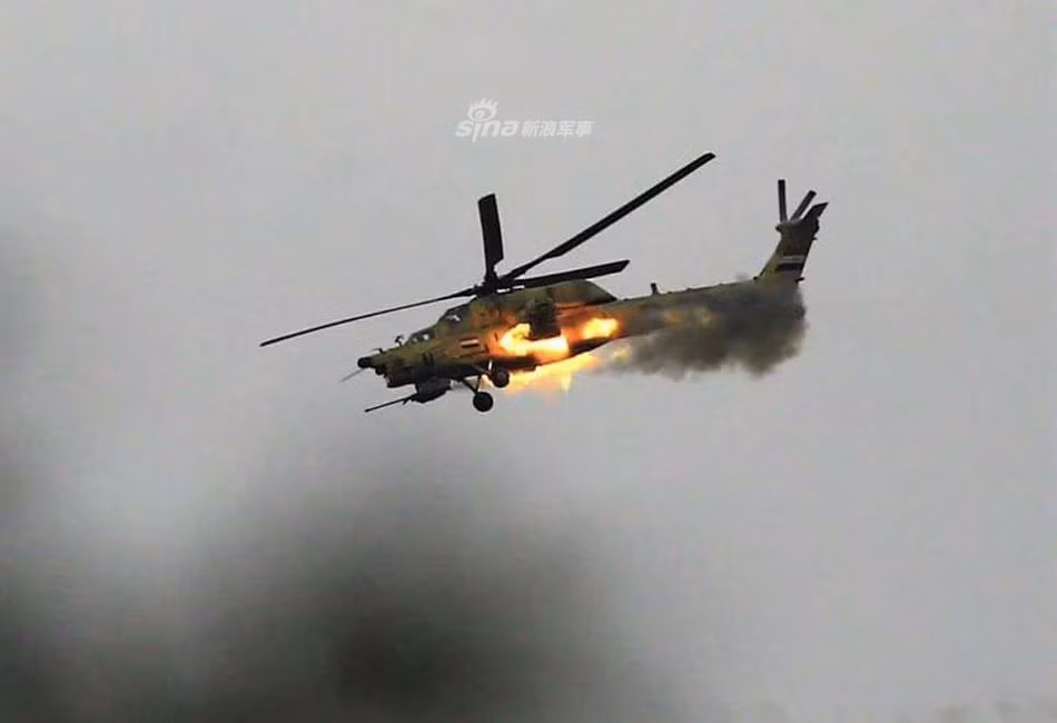 Khác với phiên bản gốc Mi-28, phiên bản Mi-28N là bản hiện đại hoá, được thiết kế để có thể tác chiến bất kể ngày đêm, trong mọi điều kiện thời tiết khác nhau. Nguồn ảnh: Sina.