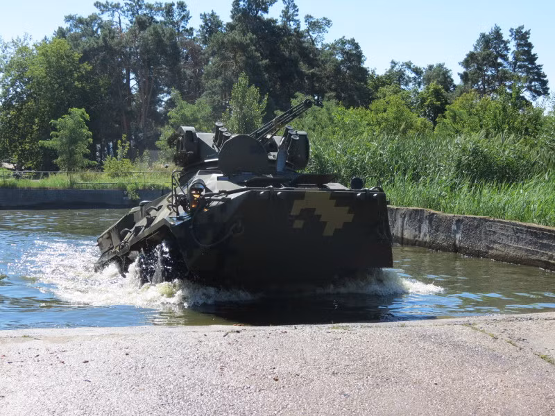 Với dàn thiết giáp này, BTR-3E1 xứng đáng được coi là loại phương tiện chiến đấu bọc thép nguy hiểm và nhiều nhất của Lục quân Thái Lan cũng như là loại thiết giáp chở quân hiện đại bậc nhất của Đông Nam Á. Nguồn ảnh: Sina.