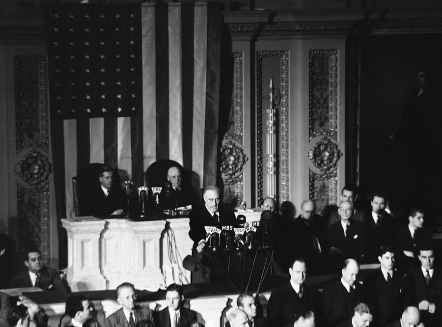 Tổng thống Mỹ ông Franklin D. Roosevelt yêu cầu Quốc hội nước này tuyên bố chiến tranh với Nhật ngay ngày hôm sau - ngày 8/12/1941. Nguồn ảnh: TA.