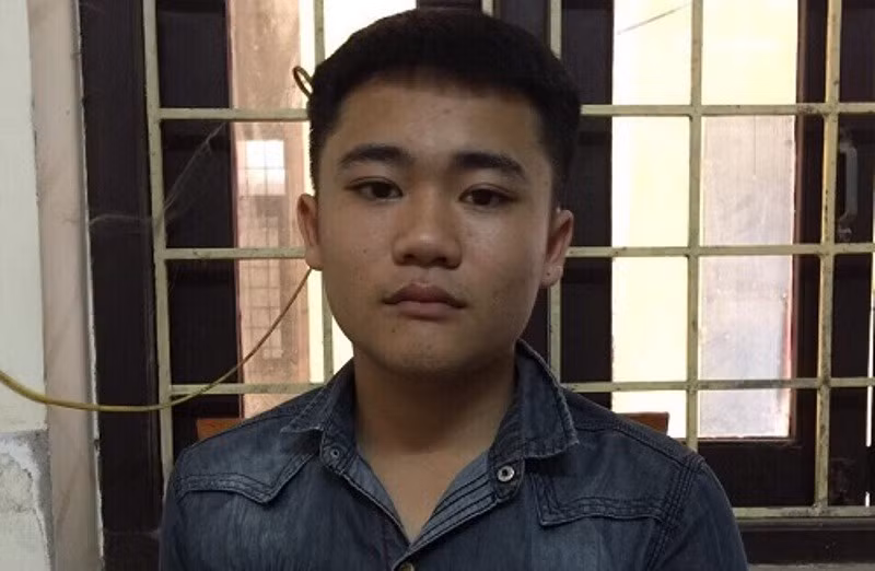Trần Văn Tú tại cơ quan công an.