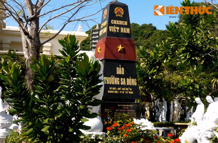 Ky la cot moc chu quyen Truong Sa Dong dat trong nha-Hinh-4