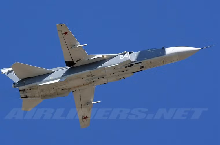 …và 69° để tăng tốc cao nhất ở độ cao thấp. Nó cho Su-24 khả năng cất hạ cánh đường băng ngắn, đồng thời cho phép đạt tốc độ cao khi bay thấp.