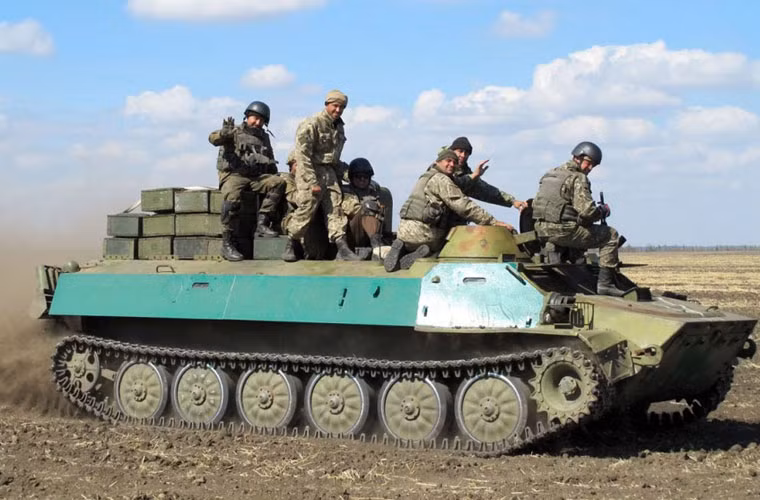 Ngoài T-64BV, trong cuộc tập trận này Quân đội Ukraine còn huy động các xe bọc thép trinh sát BRDM-2 và xe bọc thép đa năng MT-LBu.