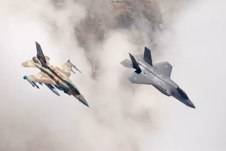 Các chiến đấu cơ Israel vẫn sử dụng chiến thuật quen thuộc đó là xâm nhập và phóng tên lửa theo hướng từ không phận Lebanon, giúp tiêm kích của họ an toàn trước hệ thống phòng không đối phương.