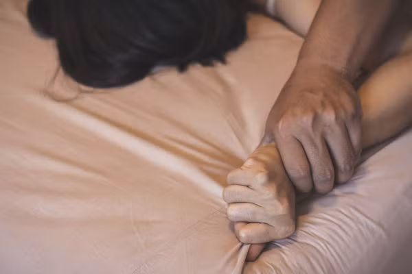 Cho muon dien thoai choi, “yeu rau xanh” xam hai nhieu be gai