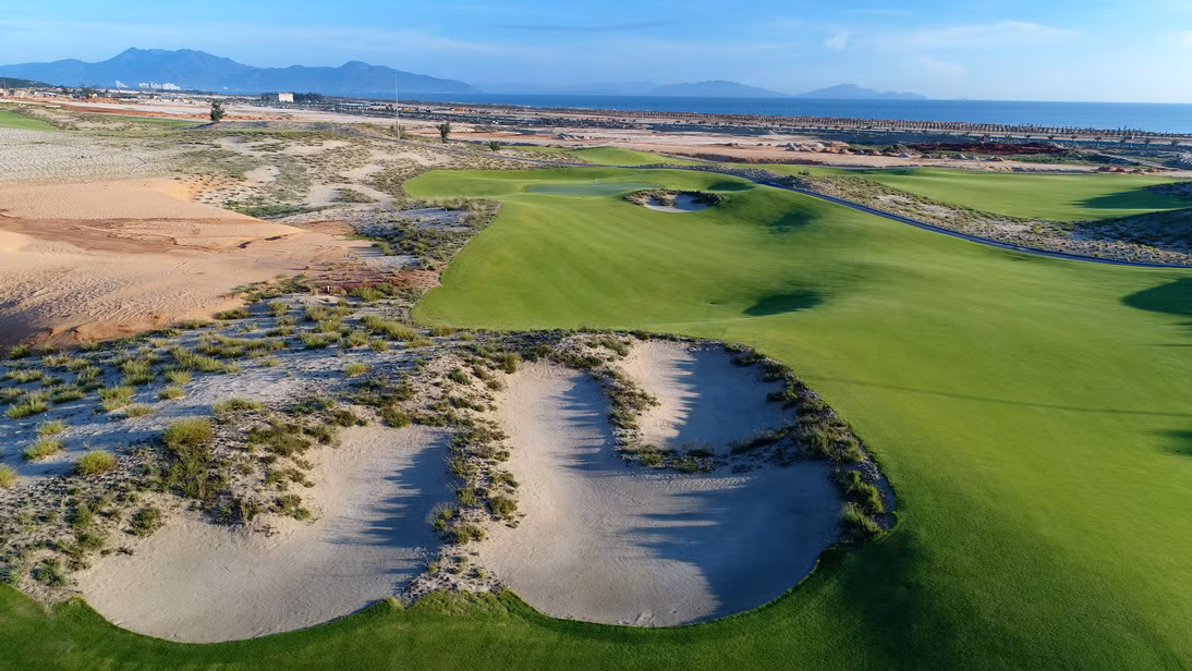 Soi sân Golf KN Cam Ranh cháy nổ khiến 11 người chết, thương vong - Hình 5 Soi san Golf KN Cam Ranh chay no khien 11 nguoi chet, thuong vong-Hinh-5