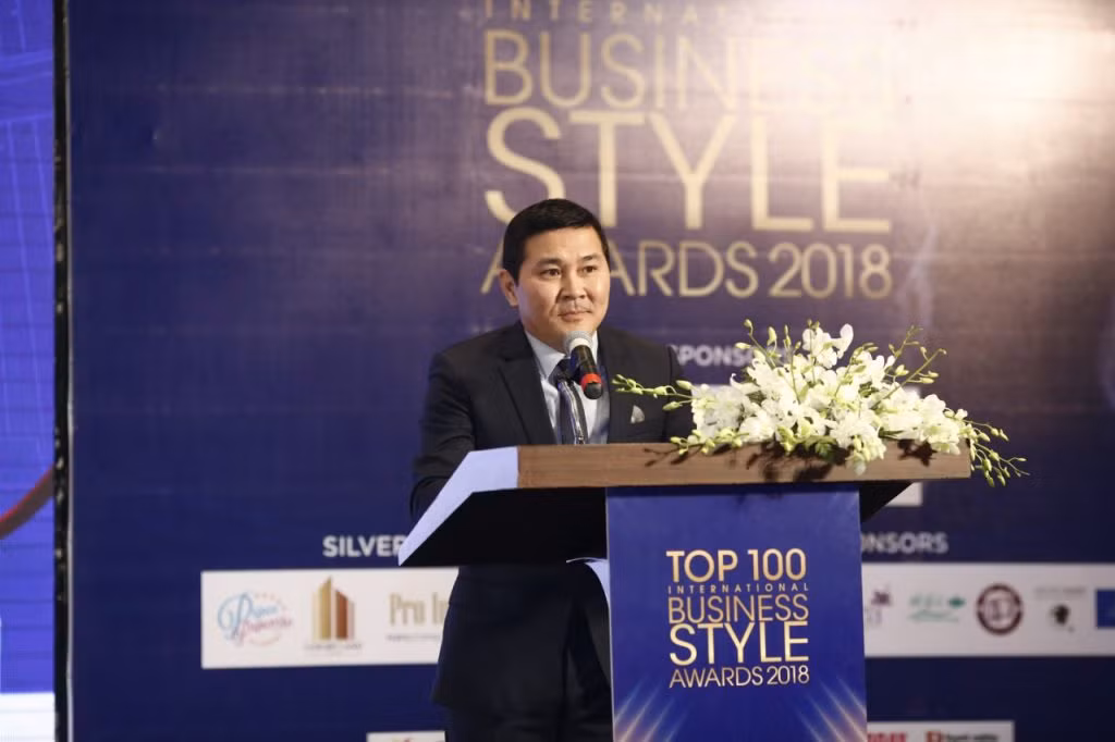 Tập đoàn Berjaya, nơi ông Nam đang làm việc, thuộc sở hữu của doanh nhân nổi tiếng Vincent Tan người Malaysia. Sau hàng loạt thương vụ mua bán, sáp nhập, Berjaya trở thành 1 trong những tập đoàn rất lớn của châu Á khi sở hữu Sport Toto; mua lại hoặc đầu tư xây dựng những khách sạn ở Singapore, London và Sri Lanka, kinh doanh xổ số ở Philippines, tổ chức bán hàng trực tiếp thông qua hệ thống bán lẻ Cosway tại Thái Lan, Hồng Kông, Indonesia, Đài Loan và Ấn Độ...