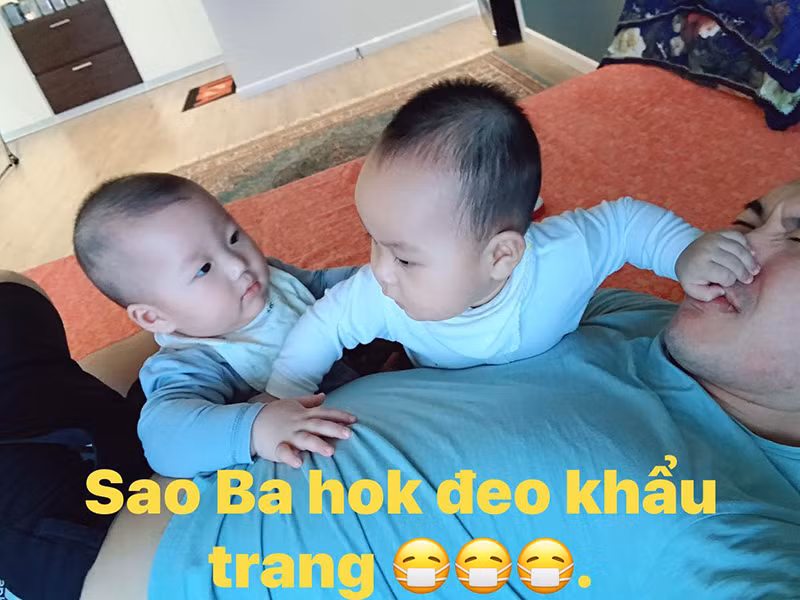 Trương Nam Thành thường xuyên phụ giúp bà xã chăm sóc các con.
