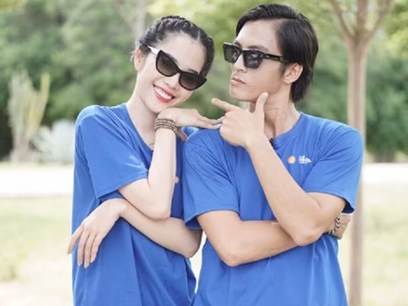 Cả hai có không ít khoảnh khắc tình tứ trong gameshow. Ảnh: Giao thông