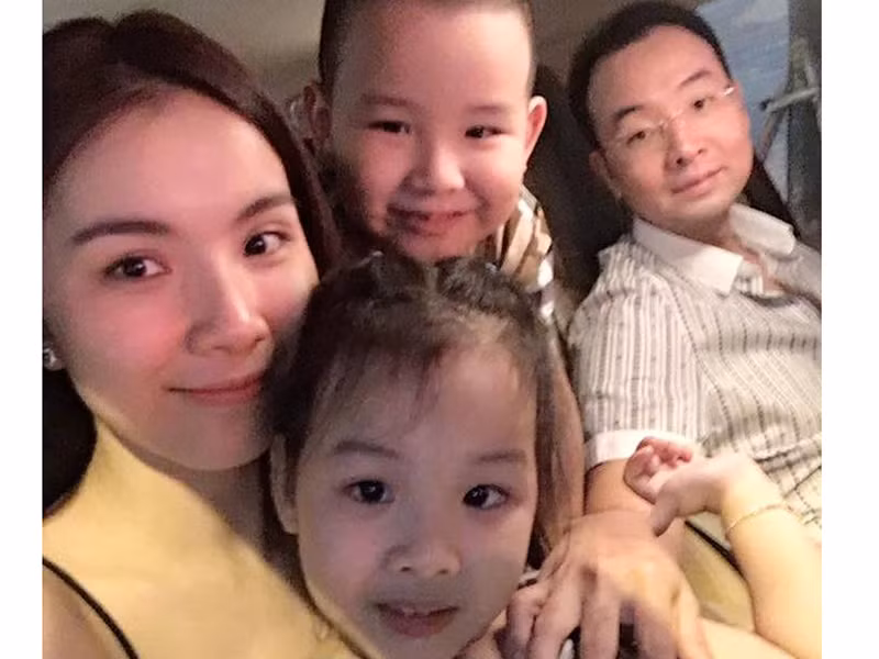 Hoa hậu Thùy Lâm kết hôn ở tuổi 23 với bạn trai lâu năm. Nói về cuộc sống hiện tại, cô chỉ ngắn gọn: "Mọi thứ đều bình yên, hạnh phúc bên chồng và hai con".