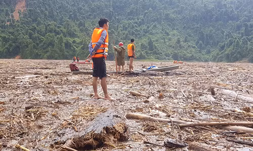 Quang Nam tiep tuc tim kiem nan nhan mat tich o Tra Leng