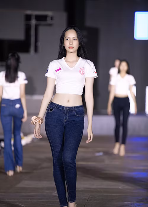 Tổng đạo diễn Hoàng Nhật Nam là người nắm vai trò quyết định, đảm đương dàn dựng sân khấu cũng như chương trình.