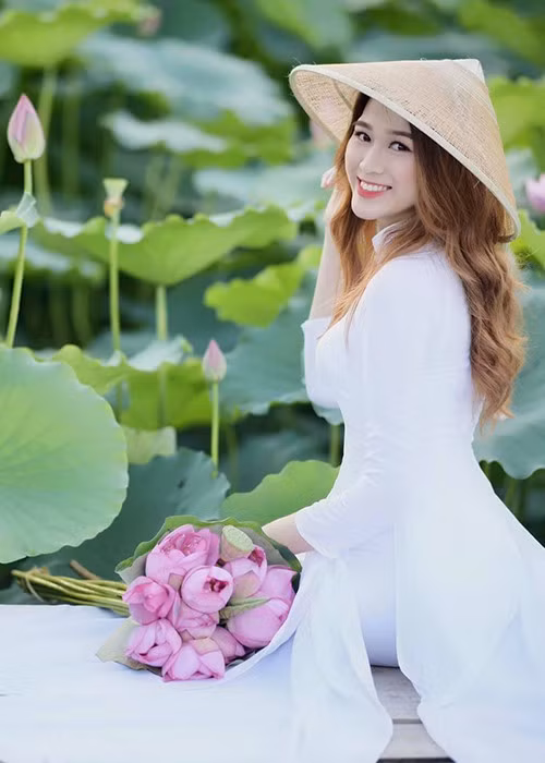 Đỗ Thị Hà chia sẻ trên trang cá nhân, cô từng lọt top 45 cuộc thi Hoa khôi sinh viên Việt Nam 2020.