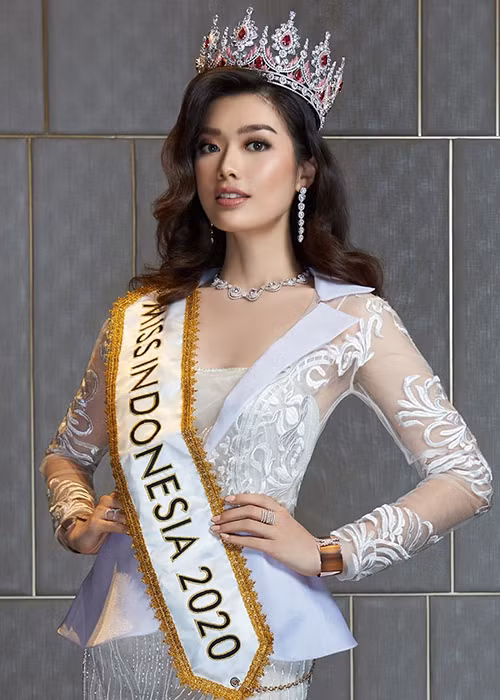 Đại diện Indonesia được đánh giá cao ở nhan sắc cùng khả năng thuyết trình tiếng Anh.