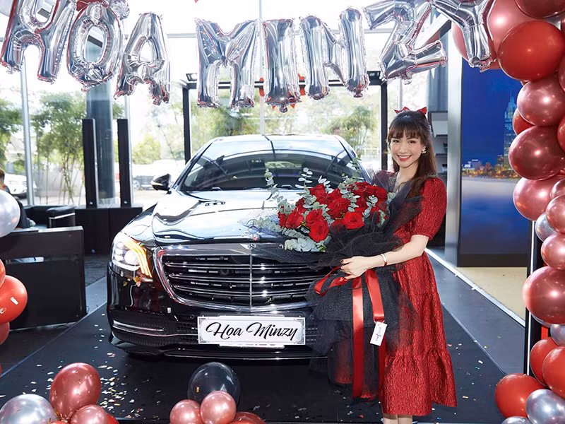 Hòa Minzy cho biết, đây là lần đầu tiên cô sắm xe hơi cho bản thân.