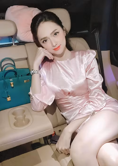 Nữ ca sĩ cũng sở hữu nhiều đồ hàng hiệu.