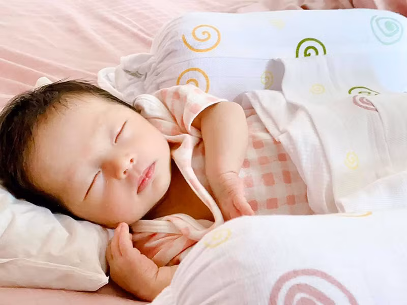 Khoảnh khắc ngủ say của bé Thiên Ý.