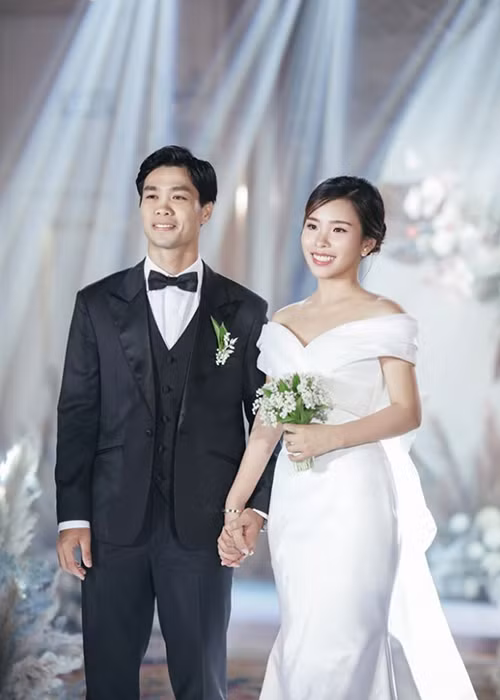 Công Phượng kết hôn, tình cũ Hòa Minzy giờ ra sao? Cong Phuong ket hon, tinh cu Hoa Minzy gio ra sao?