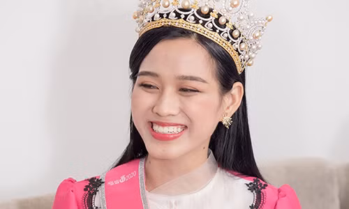 19 tuoi dang quang, Hoa hau Do Thi Ha lam gi tranh cam bay showbiz?