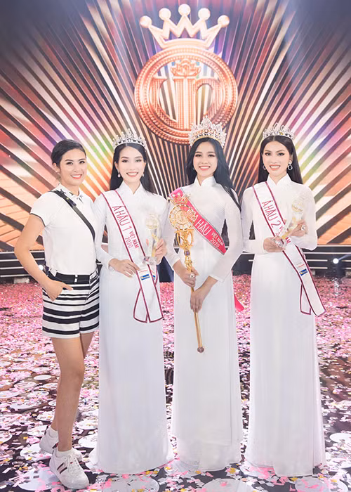 19 tuoi dang quang, Hoa hau Do Thi Ha lam gi tranh cam bay showbiz?-Hinh-3