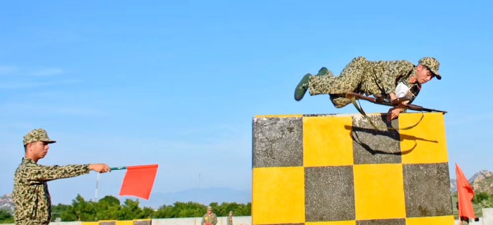 Vượt tường...