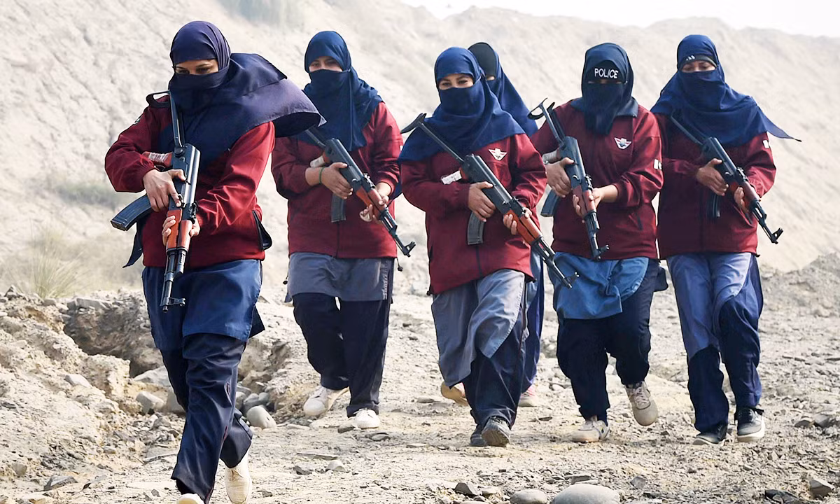 Huấn luyện viên trưởng Islam Noor nói: “Người ta thường nói phụ nữ là phái yếu. Tuy nhiên, họ tham gia tự nguyện và mỗi khi họ bắt đầu quá trình đào tạo, họ đã chứng minh rằng họ có thể thực hiện mọi việc giống như nam giới. Trên thực tế, họ đã làm được”.